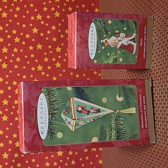 Hallmark Keepsake 2000 Memories of Christmas & Queen Mom Ornaments - Picture 5 of 7
